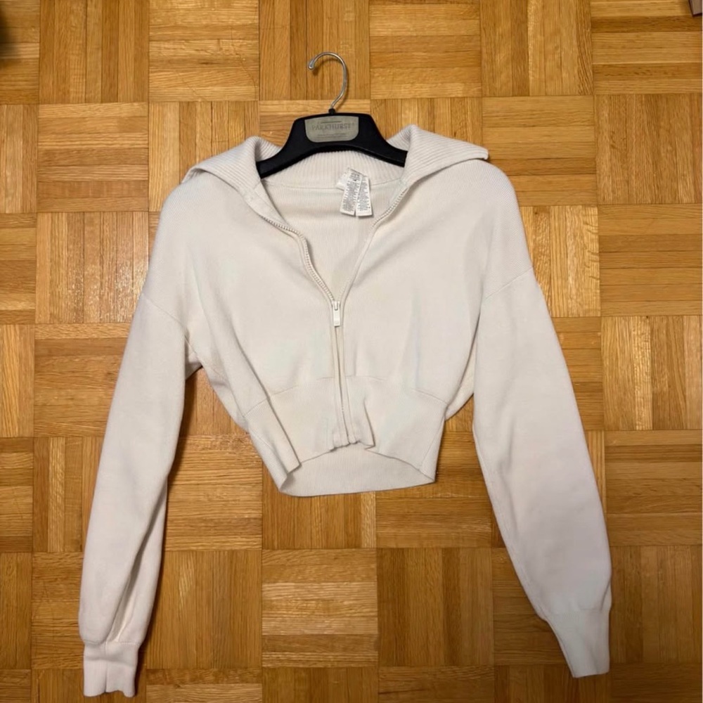 ALO Yoga Ribbed Cropped Hoodie in Off-White